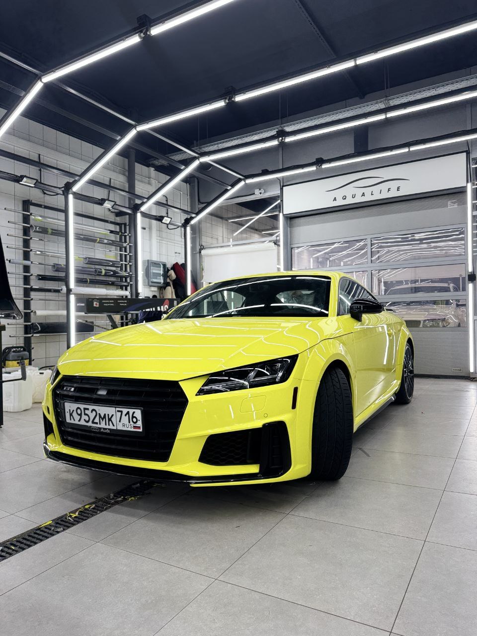 Оклейка Audi полиуретаном Sunmax 8 Crystal Lemon Gloss PPF