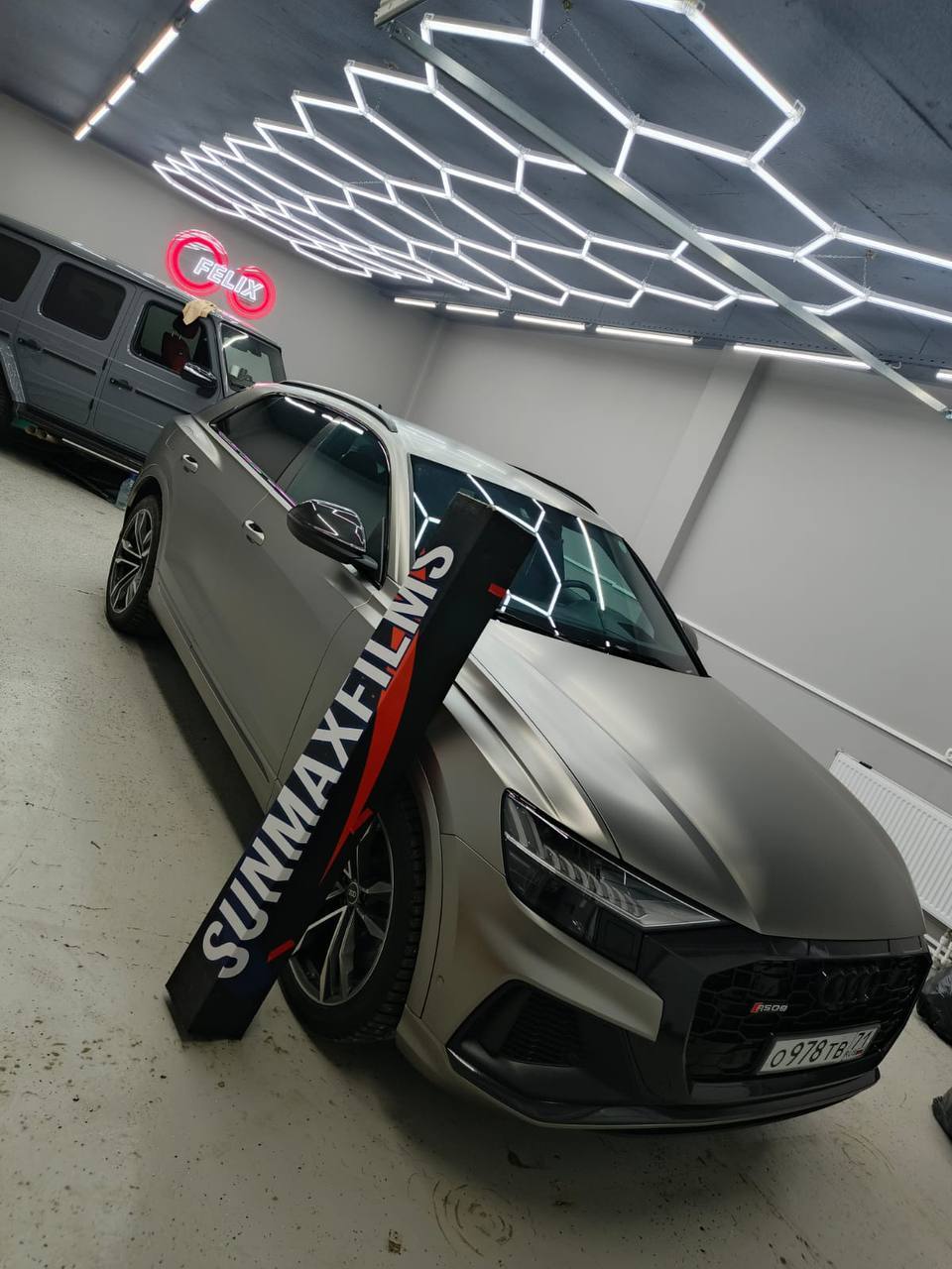 Оклейка Audi полиуретаном Sunmax 25 Silver Matt Color PPF