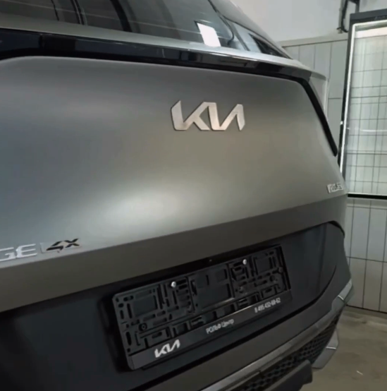 Оклейка KIA цветным полиуретаном Sunmax 25 Silver Matt Color PPF