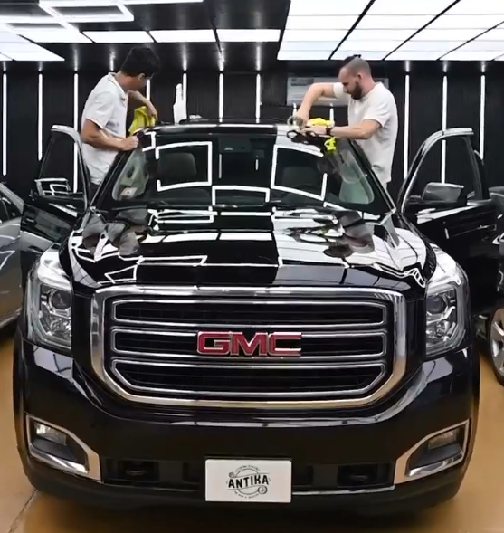 Оклейка GMC цветным полиуретаном Sunmax 38 Black Gloss Color PPF