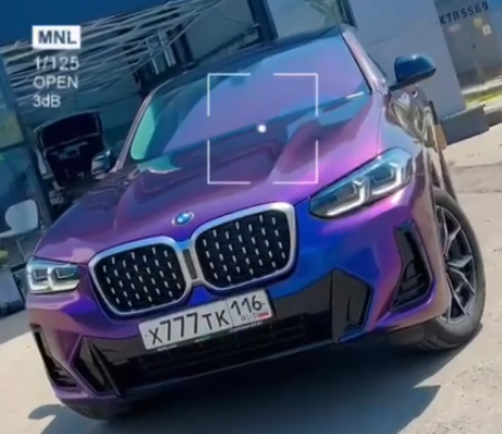 Оклейка BMW цветным полиуретаном Sunmax 30 Green Blue PPF