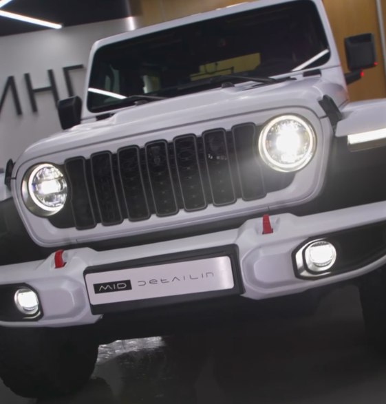 Оклейка кузова Jeep Wrangler цветным полиуретаном Sunmax 36 Matt White Pearl Color PPF
