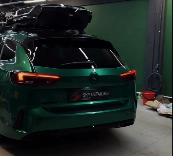 Оклейка Opel Astra цветным полиуретаном Sunmax 49 BMW Green PPF