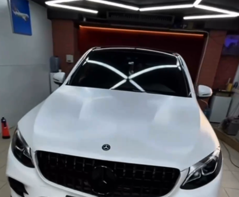 Оклейка Mercedes полиуретаном Sunmax 36 White Matt Pearl PPF