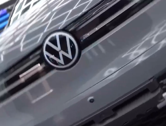 Оклейка Volkswagen виниловой пленкой Sunmax 281 Gloss Nardo Grey