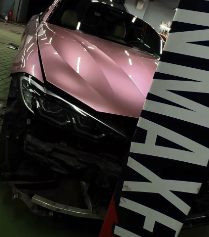 Оклейка BMW цветным полиуретаном Sunmax 47 Bentley Pink PPF