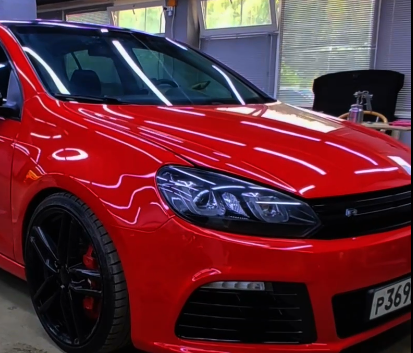 Оклейка Volkswagen цветным полиуретаном Sunmax 1 Ferrari Red Gloss Color PPF