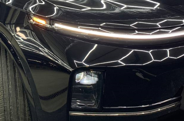 Оклейка Lixiang цветным полиуретаном Sunmax 38 Black Gloss Color PPF