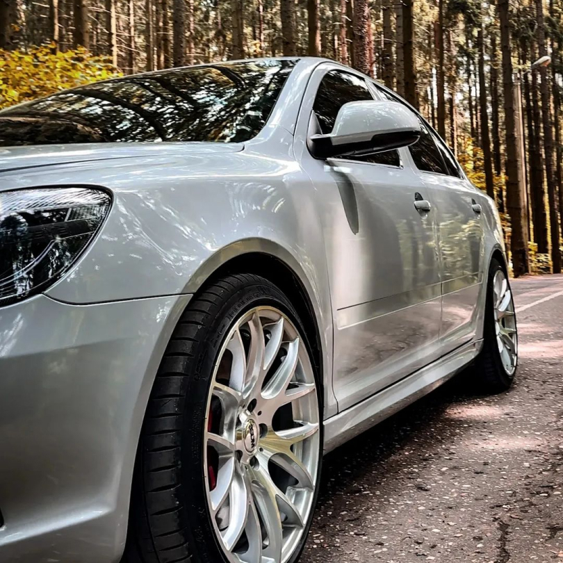 Оклейка Skoda в Sunmax 281 Color Ultra Gloss Nardo Grey