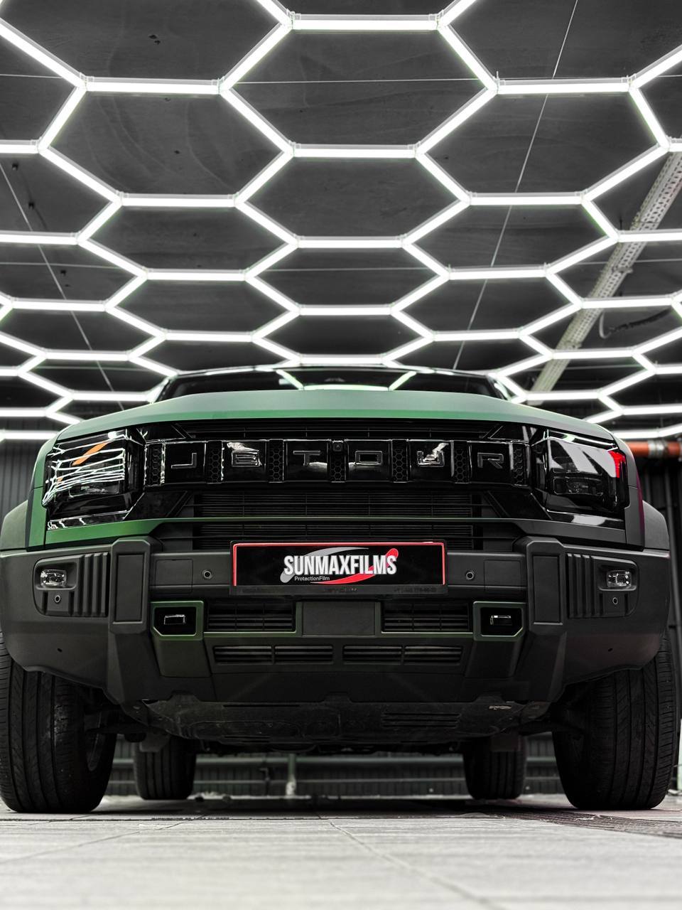 Оклейка Jetour полиуретаном Sunmax 115 Matt Metal Blackish Green PPF
